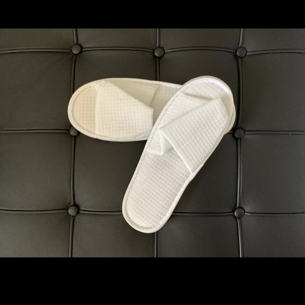 NEW White Spa Waffle Weave Bathroom Slippers One Size